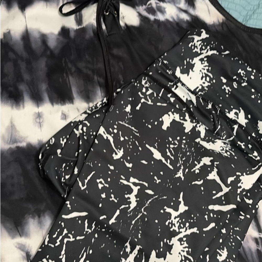 Source Unknown Black & White Tie-Dye and Splatter Print Tank Tops